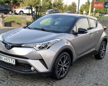 Серый Тойота C-HR, объемом двигателя 1.8 л и пробегом 90 тыс. км за 20300 $, фото 1 на Automoto.ua