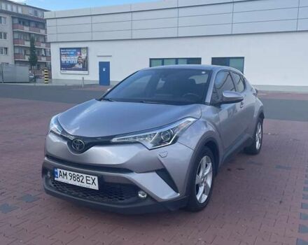 Серый Тойота C-HR, объемом двигателя 2 л и пробегом 97 тыс. км за 17500 $, фото 1 на Automoto.ua