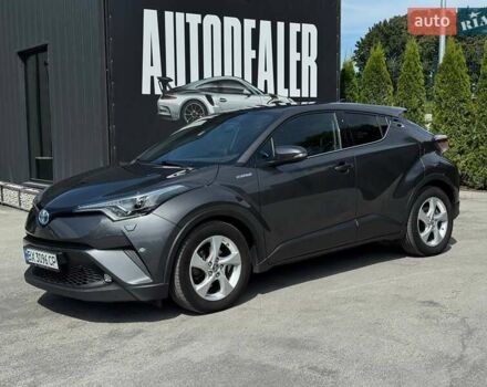 Серый Тойота C-HR, объемом двигателя 1.8 л и пробегом 70 тыс. км за 23500 $, фото 1 на Automoto.ua