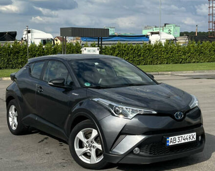 Серый Тойота C-HR, объемом двигателя 1.8 л и пробегом 194 тыс. км за 17800 $, фото 1 на Automoto.ua