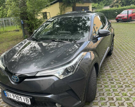 Серый Тойота C-HR, объемом двигателя 1.8 л и пробегом 120 тыс. км за 20000 $, фото 1 на Automoto.ua