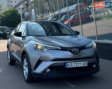 Серый Тойота C-HR, объемом двигателя 2 л и пробегом 35 тыс. км за 22200 $, фото 1 на Automoto.ua