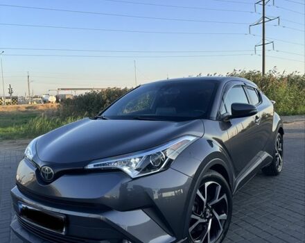 Серый Тойота C-HR, объемом двигателя 2 л и пробегом 136 тыс. км за 16992 $, фото 1 на Automoto.ua