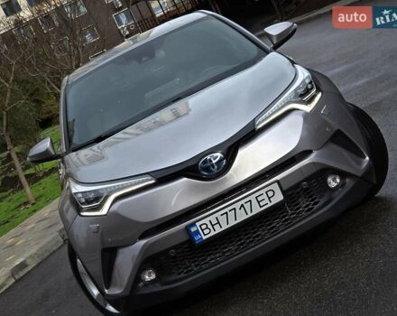 Серый Тойота C-HR, объемом двигателя 1.8 л и пробегом 60 тыс. км за 26500 $, фото 1 на Automoto.ua