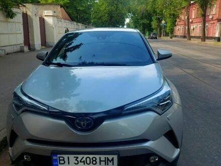 Серый Тойота C-HR, объемом двигателя 1.8 л и пробегом 60 тыс. км за 28800 $, фото 1 на Automoto.ua