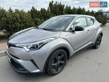 Тойота C-HR 2019 у Києві на Automoto.ua Сірий Тойота C-HR, об'ємом двигуна 1.8 л та пробігом 158 тис. км за 22950 $, фото 1 на Automoto.ua