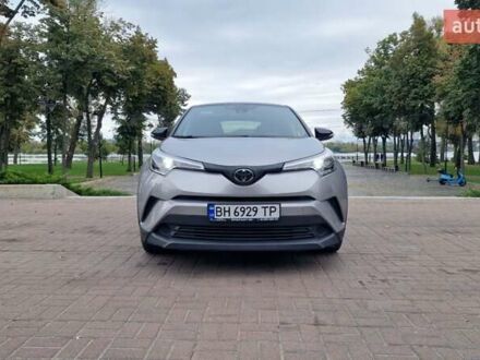 Серый Тойота C-HR, объемом двигателя 1.99 л и пробегом 72 тыс. км за 18500 $, фото 1 на Automoto.ua