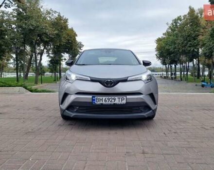 Серый Тойота C-HR, объемом двигателя 1.99 л и пробегом 72 тыс. км за 18500 $, фото 1 на Automoto.ua