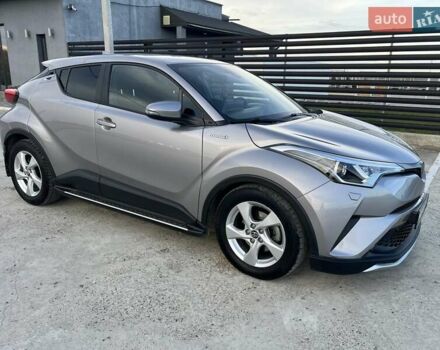 Тойота C-HR 2019 у Чернівцях на Automoto.ua Сірий Тойота C-HR, об'ємом двигуна 1.8 л та пробігом 99 тис. км за 27000 $, фото 1 на Automoto.ua