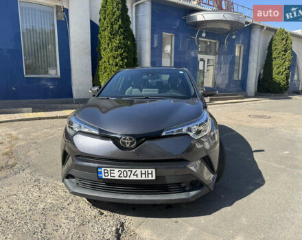 Серый Тойота C-HR, объемом двигателя 1.99 л и пробегом 47 тыс. км за 18999 $, фото 1 на Automoto.ua