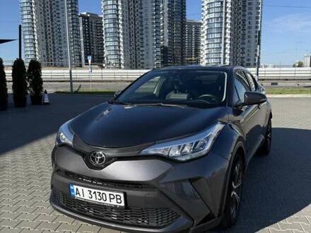 Серый Тойота C-HR, объемом двигателя 1.99 л и пробегом 56 тыс. км за 21500 $, фото 1 на Automoto.ua