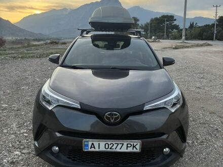 Серый Тойота C-HR, объемом двигателя 2 л и пробегом 58 тыс. км за 18000 $, фото 1 на Automoto.ua