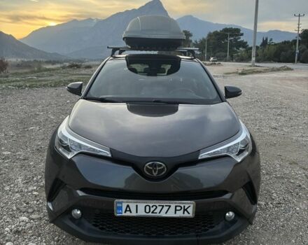 Серый Тойота C-HR, объемом двигателя 2 л и пробегом 58 тыс. км за 18000 $, фото 1 на Automoto.ua
