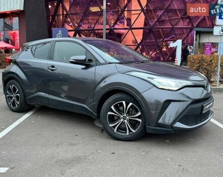Серый Тойота C-HR, объемом двигателя 2 л и пробегом 57 тыс. км за 20990 $, фото 1 на Automoto.ua