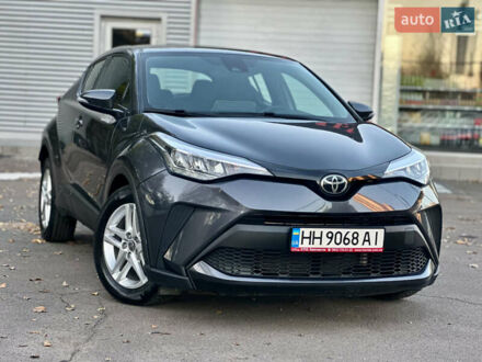 Серый Тойота C-HR, объемом двигателя 1.99 л и пробегом 60 тыс. км за 22500 $, фото 1 на Automoto.ua