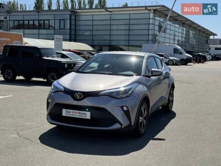 Тойота C-HR 2020 в Киеве на Automoto.ua Серый Тойота C-HR, объемом двигателя 1.2 л и пробегом 64 тыс. км за 23300 $, фото 1 на Automoto.ua