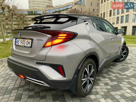 Серый Тойота C-HR, объемом двигателя 2 л и пробегом 76 тыс. км за 27000 $, фото 1 на Automoto.ua