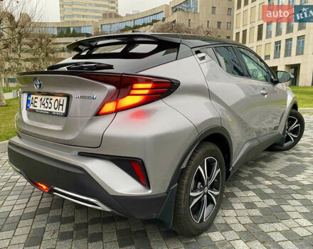 Серый Тойота C-HR, объемом двигателя 2 л и пробегом 76 тыс. км за 27000 $, фото 1 на Automoto.ua