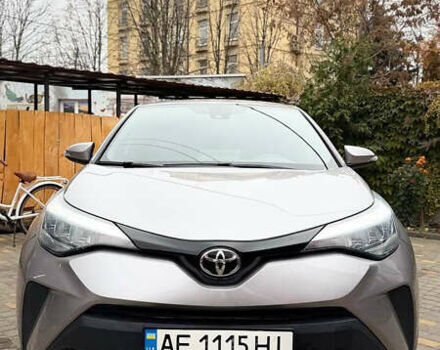 Серый Тойота C-HR, объемом двигателя 1.99 л и пробегом 67 тыс. км за 21500 $, фото 1 на Automoto.ua