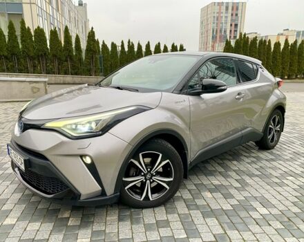 Серый Тойота C-HR, объемом двигателя 0 л и пробегом 76 тыс. км за 27000 $, фото 1 на Automoto.ua