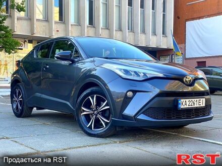 Серый Тойота C-HR, объемом двигателя 1.2 л и пробегом 59 тыс. км за 25000 $, фото 1 на Automoto.ua