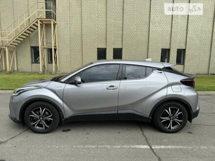 Серый Тойота C-HR, объемом двигателя 1.99 л и пробегом 29 тыс. км за 29800 $, фото 1 на Automoto.ua