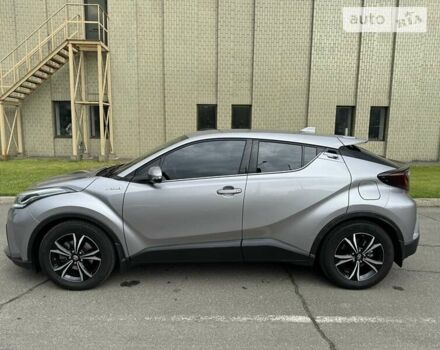 Серый Тойота C-HR, объемом двигателя 1.99 л и пробегом 29 тыс. км за 29800 $, фото 1 на Automoto.ua