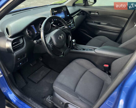 Синий Тойота C-HR, объемом двигателя 1.2 л и пробегом 75 тыс. км за 17300 $, фото 25 на Automoto.ua