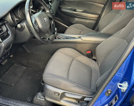 Синий Тойота C-HR, объемом двигателя 1.2 л и пробегом 75 тыс. км за 17300 $, фото 22 на Automoto.ua