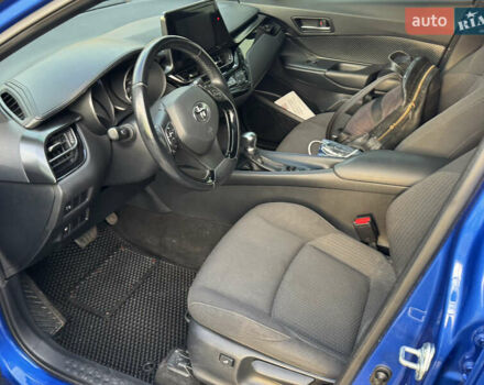 Синий Тойота C-HR, объемом двигателя 1.2 л и пробегом 75 тыс. км за 17300 $, фото 20 на Automoto.ua