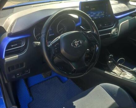 Синій Тойота C-HR, об'ємом двигуна 1.2 л та пробігом 1 тис. км за 18000 $, фото 2 на Automoto.ua