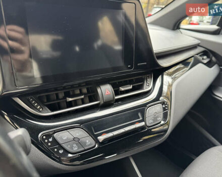 Синій Тойота C-HR, об'ємом двигуна 1.99 л та пробігом 108 тис. км за 18489 $, фото 29 на Automoto.ua