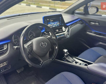 Синий Тойота C-HR, объемом двигателя 1.2 л и пробегом 105 тыс. км за 17500 $, фото 20 на Automoto.ua
