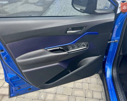 Синий Тойота C-HR, объемом двигателя 1.2 л и пробегом 105 тыс. км за 17500 $, фото 18 на Automoto.ua
