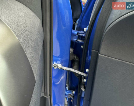 Синій Тойота C-HR, об'ємом двигуна 1.99 л та пробігом 108 тис. км за 18489 $, фото 36 на Automoto.ua