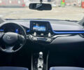 Синий Тойота C-HR, объемом двигателя 1.2 л и пробегом 105 тыс. км за 17500 $, фото 15 на Automoto.ua