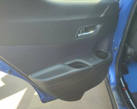 Синій Тойота C-HR, об'ємом двигуна 1.2 л та пробігом 1 тис. км за 18000 $, фото 3 на Automoto.ua