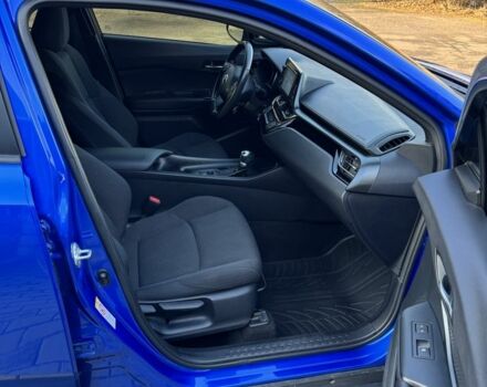 Синий Тойота C-HR, объемом двигателя 2 л и пробегом 32 тыс. км за 18300 $, фото 5 на Automoto.ua