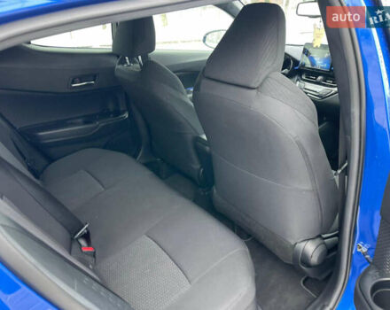 Тойота C-HR 2018 у Коломые на Automoto.ua Синій Тойота C-HR, об'ємом двигуна 1.99 л та пробігом 56 тис. км за 16300 $, фото 3 на Automoto.ua