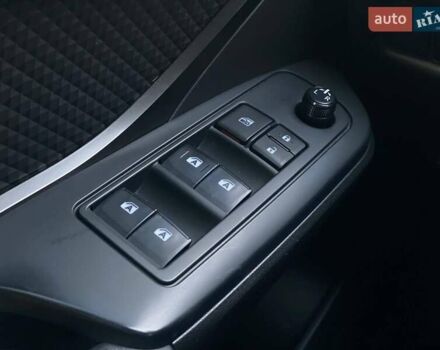 Синий Тойота C-HR, объемом двигателя 1.99 л и пробегом 101 тыс. км за 17490 $, фото 23 на Automoto.ua