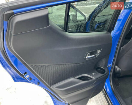 Тойота C-HR 2018 у Коломые на Automoto.ua Синій Тойота C-HR, об'ємом двигуна 1.99 л та пробігом 56 тис. км за 16300 $, фото 6 на Automoto.ua