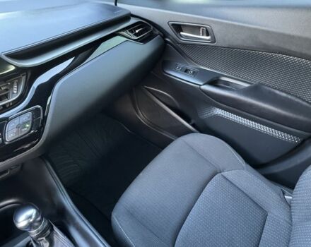 Синий Тойота C-HR, объемом двигателя 2 л и пробегом 32 тыс. км за 18300 $, фото 13 на Automoto.ua