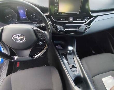 Синий Тойота C-HR, объемом двигателя 1.8 л и пробегом 150 тыс. км за 16600 $, фото 19 на Automoto.ua