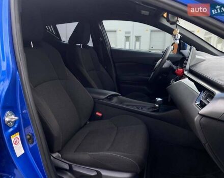 Синий Тойота C-HR, объемом двигателя 1.99 л и пробегом 101 тыс. км за 17490 $, фото 20 на Automoto.ua
