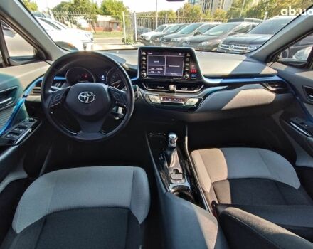 Синий Тойота C-HR, объемом двигателя 2 л и пробегом 80 тыс. км за 17790 $, фото 13 на Automoto.ua