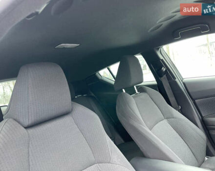 Тойота C-HR 2018 у Коломые на Automoto.ua Синій Тойота C-HR, об'ємом двигуна 1.99 л та пробігом 56 тис. км за 16300 $, фото 8 на Automoto.ua