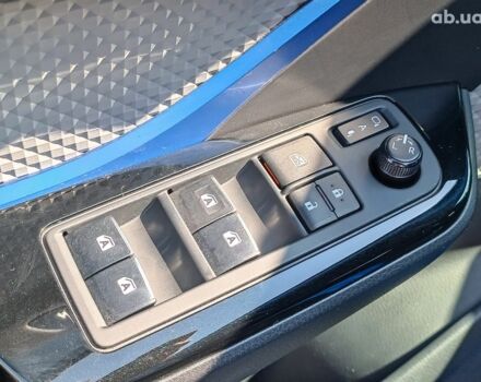 Синий Тойота C-HR, объемом двигателя 2 л и пробегом 80 тыс. км за 17790 $, фото 22 на Automoto.ua