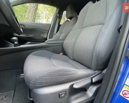 Синий Тойота C-HR, объемом двигателя 1.8 л и пробегом 79 тыс. км за 22600 $, фото 62 на Automoto.ua