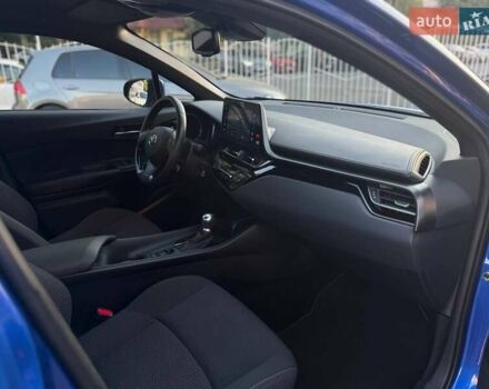 Синий Тойота C-HR, объемом двигателя 1.2 л и пробегом 60 тыс. км за 20200 $, фото 19 на Automoto.ua