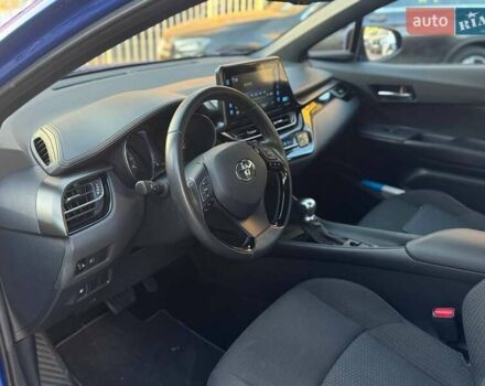 Синий Тойота C-HR, объемом двигателя 1.2 л и пробегом 60 тыс. км за 20200 $, фото 15 на Automoto.ua